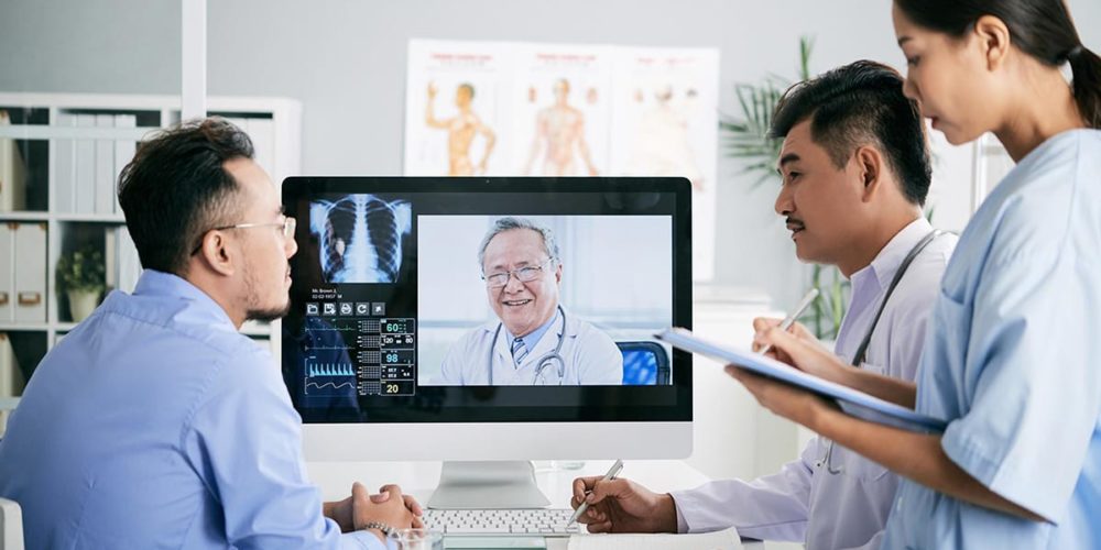 Patient And Physician Engaged In Teleconsultation To Cut Readmissions With RPM